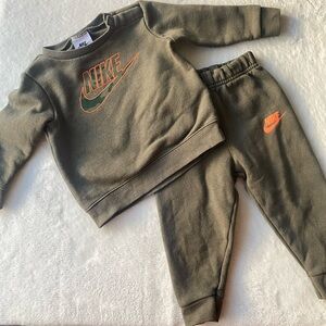 Nike Baby Boy Fleece Crewneck & Jogger Set Size 18 Months Camo Army Olive Green
